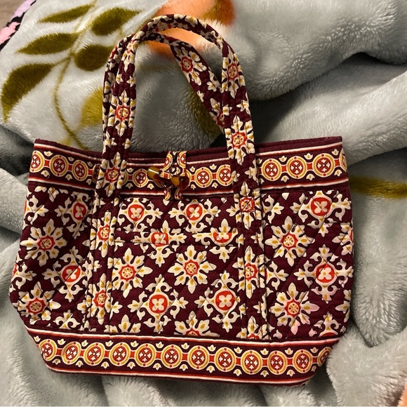Vera Bradley burgundy medallion 2006 retired pattern small purse - Picture 1 of 11